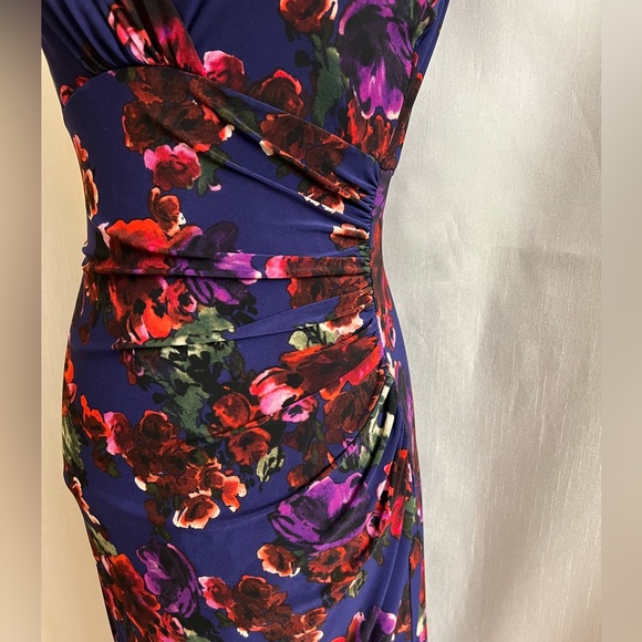 Stretchy, beautiful, multiple colored dress - Picture 4 of 9